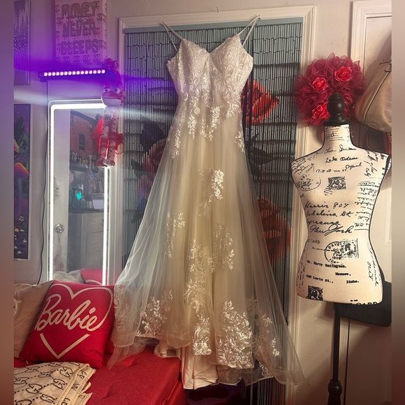 Dresses & Skirts - White wedding dress